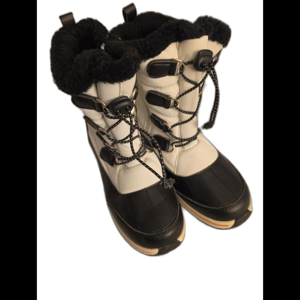 Khombu Fleece Lined Water Resistant Snow Boots Girls 4